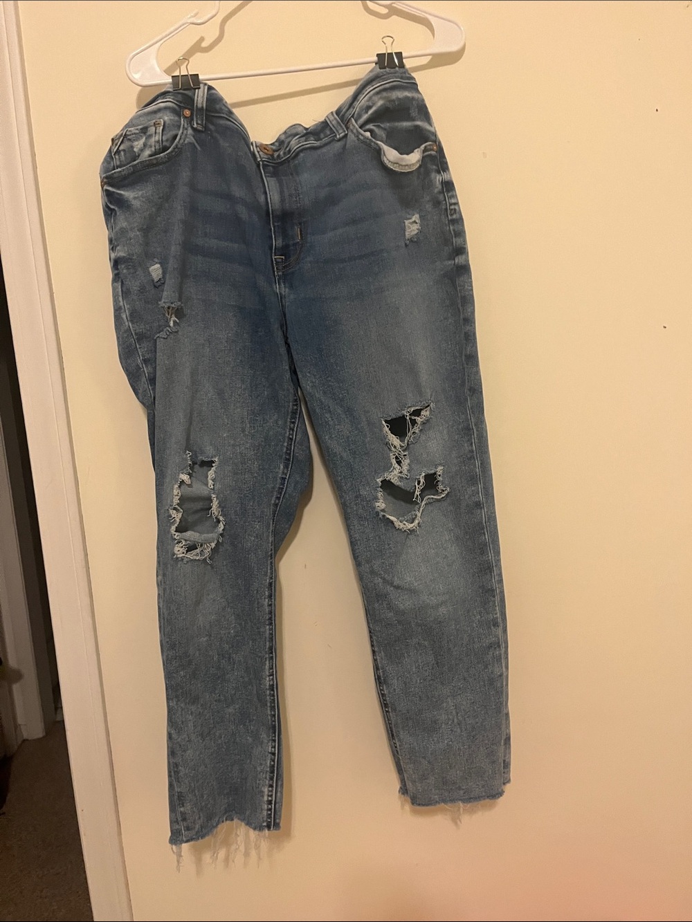 Boyfriend Ripped Jeans in Blue Wash - Relaxed Fit